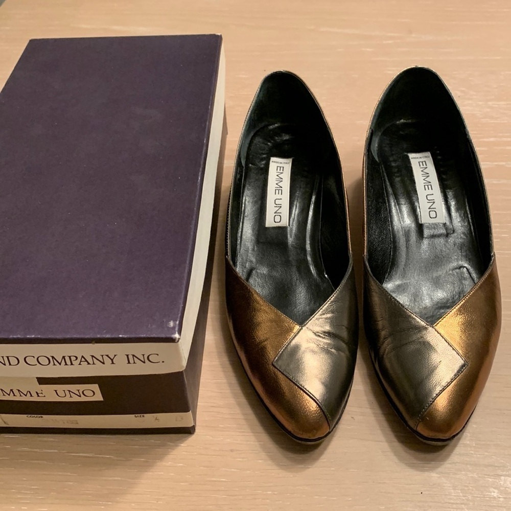 Emma Uno Pensacola Pewter small wedge slip on’s I bronze & pewter colors.